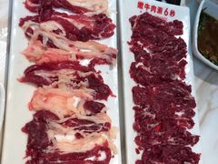 现切嫩牛肉和双层肉-为什么牛潮汕牛肉火锅(中信广场店)