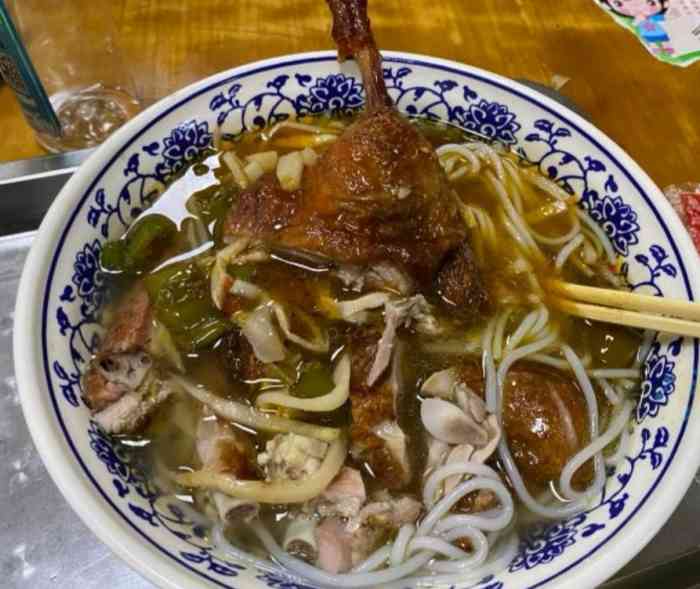 黄氏烧鸭粉(百色总店)-"说实话还是第一次吃烧鸭粉,来百色以后看到.