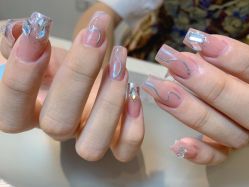 -潮店·虞妃妮轻奢美甲美睫馆