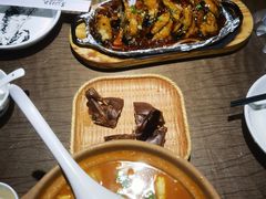 -东口码头·烧鸽子·鱼头泡饼·地方菜(金鹰悦城店)
