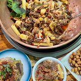 在大理！和朋友一起来吃的泡菜牛肉干锅 牛肉新鲜现切