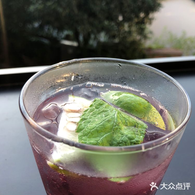 上山的环境还不错，路过南山路