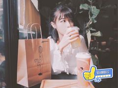 -喜茶(迪士尼小镇·平行宇宙店)