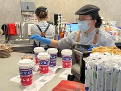 -瑞幸咖啡(岳家嘴地铁站店)