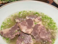 -八月美食小馆(银泰城总店)