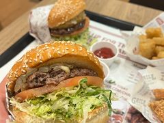 -The Habit Burger Grill 哈比特汉堡(世博店)