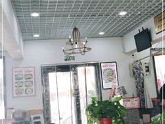 大堂-八两八金·莱芜特色炒鸡(市南漳浦路店)