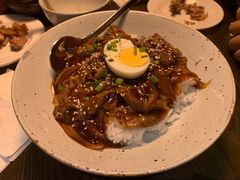 牛肉洋葱盖浇饭-来龙里 精致 东南亚餐室(万象城店)