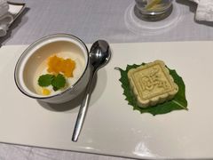 绿豆糕双皮奶时令水果-Yan Ting 宴庭中餐厅(上海静安瑞吉酒店)