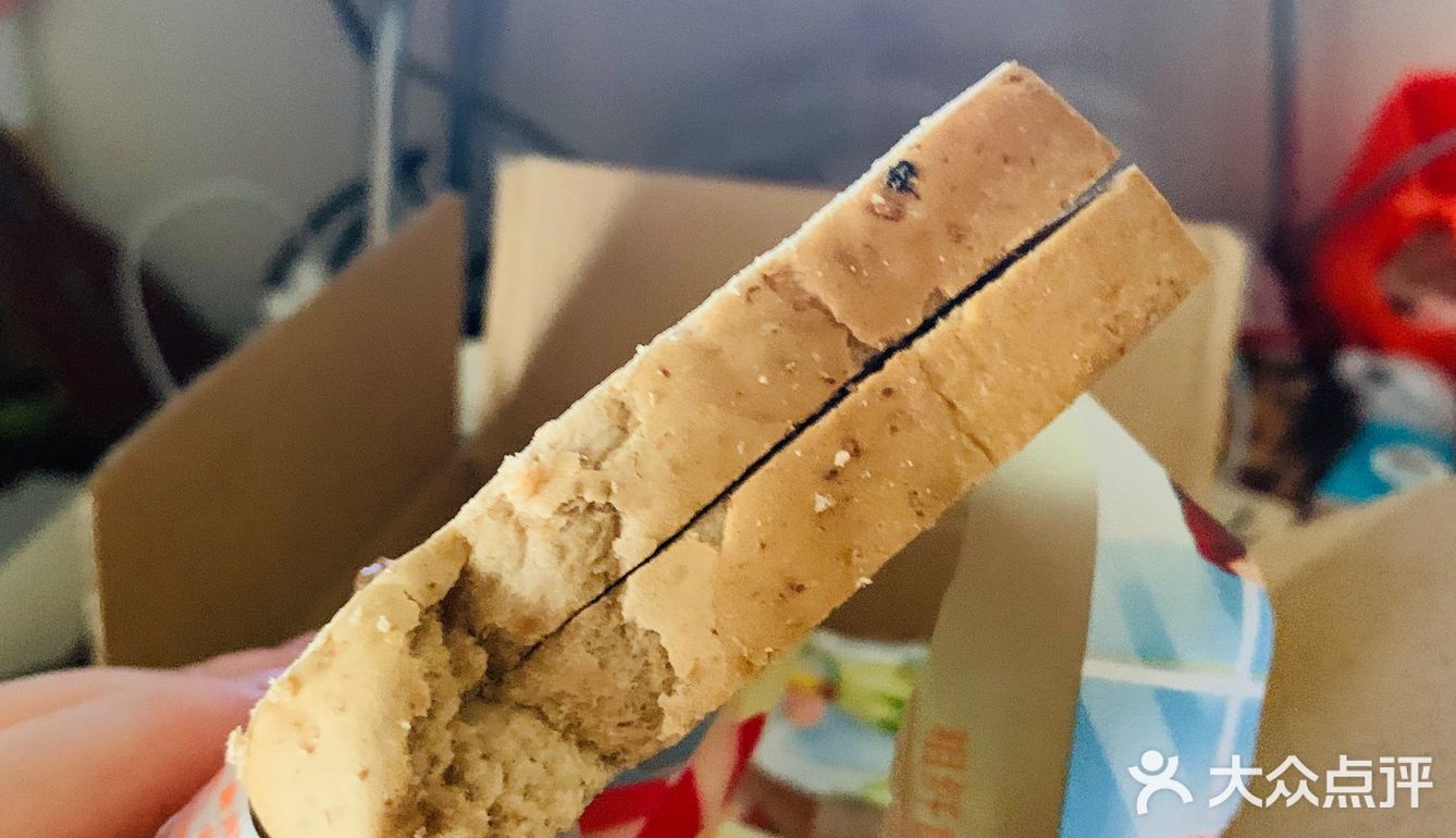保质日期：40天。面包品牌：西瓜味的童话