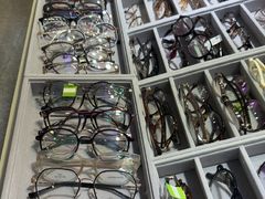 -三叶眼镜城批发市场(上海火车站店)