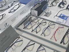 -视野联行眼镜•蔡司•依视路(温江店)