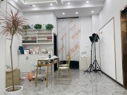 -V8潮牌·接发烫染连锁