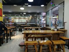 大堂-门框胡同百年卤煮(鸟巢店)