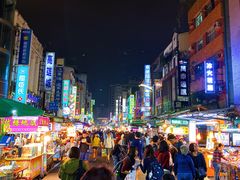-六合夜市