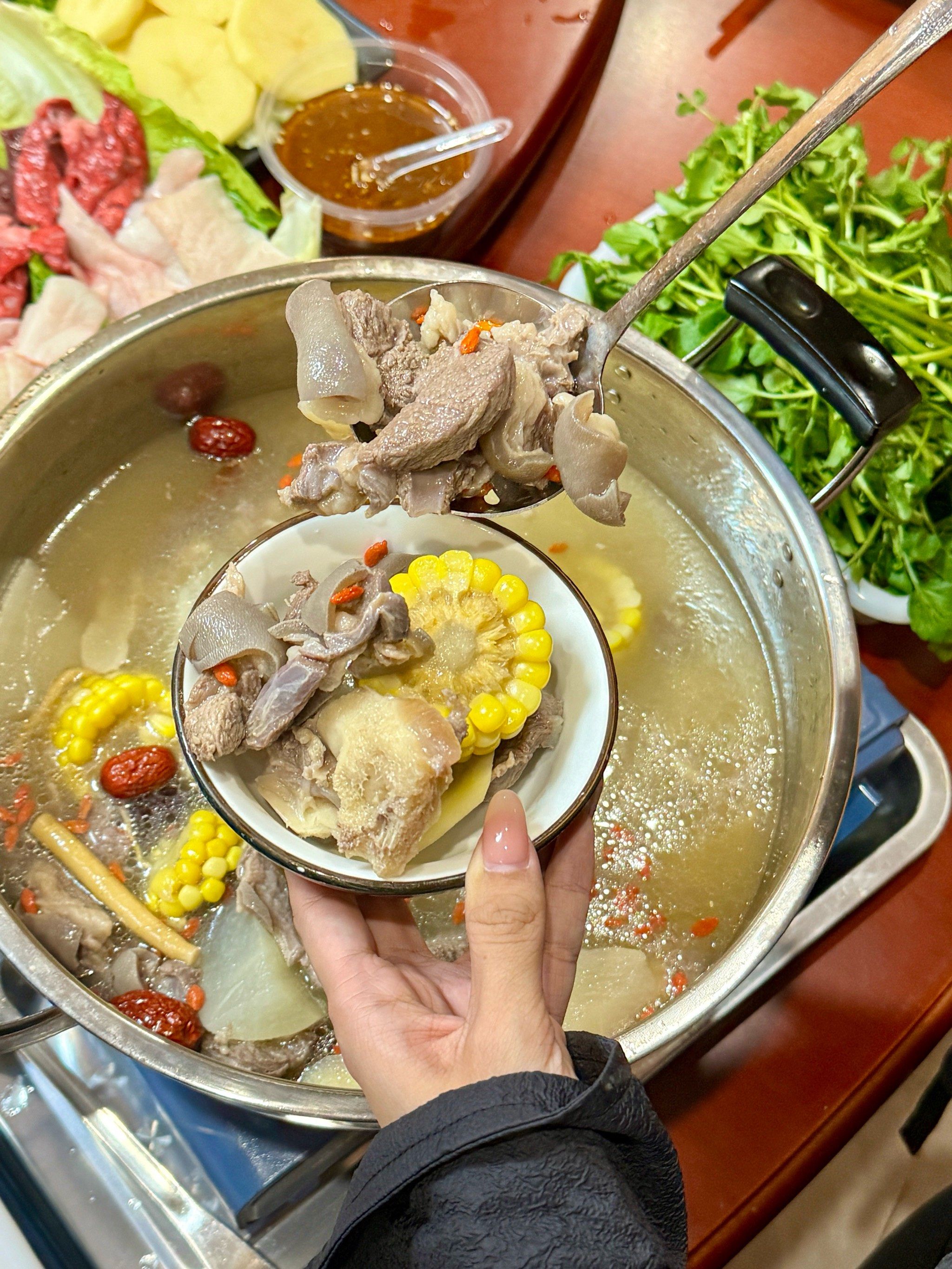 没有本地人带路真的找不到这么好吃的羊肉煲