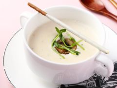 奶油蘑菇汤-汽车博物馆主题餐厅