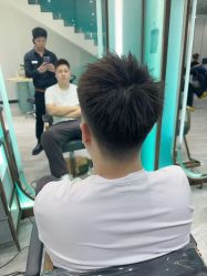 -妃格美发沙龙·烫发·染发
