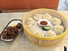 鲜虾灌汤小笼包-老上海里弄味道(知春路店)