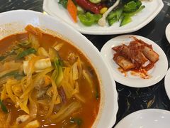 辣海鲜面-桃园中华料理炸酱面(燕儿岛路店)