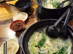 -丽虹云南过桥米线(兴工街店)