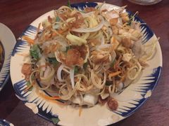 -Cuc Gach Quan Restaurant
