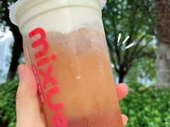 -蜜雪冰城(万达广场外B号门门口外集装箱店)