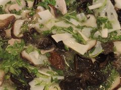烩蘑菇木耳羹-侬佳蒸菜馆(听潮店)