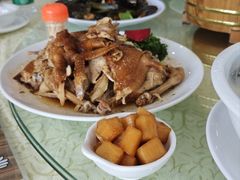 大鹏窑鸡-鹏城人家海鲜酒家·23年老字号(较场尾店)