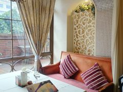 靠窗位-欧洲房子(宜必思店)