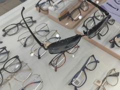 -美式眼镜·授权蔡司.依视路.尼康.豪雅.明月(南翔印象城店)