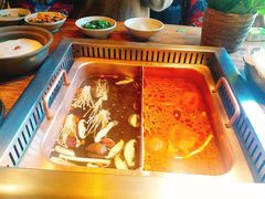 -老牌坊云南鱼豆花火锅(爱建店)