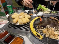 -山野的朋友露营炭火烤肉