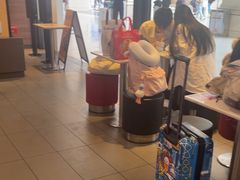 -麦当劳(汉口火车站候车室店)