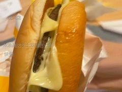 浓浓高达芝士双层吉士堡-麦当劳(龙洞店)