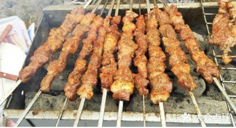 原来生活除了诗和远方，还有烧烤和啤酒