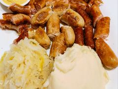 什锦香肠盘配德式酸菜、土豆泥-巴伐利亚啤酒坊(意式风情街店)