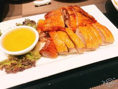 香酥樟茶鸭-上海虹桥宾馆味翠餐厅