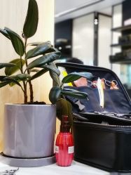 -HAIR CORNER
