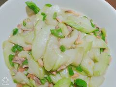 鲜丝瓜焖河蚌-费大厨辣椒炒肉(万家丽一店)