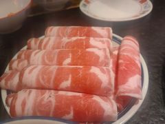 内蒙羔羊肉卷-山城棒棒军手作火锅·天花板手撕水牛鲜毛肚(北京店)