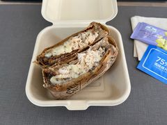 黑胡椒鸡肉芝士热压三明治-萤火虫咖啡(后海店)