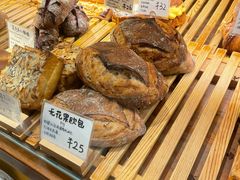 -天井·丑面包搭咖啡