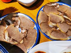 加汤里的牛肉-伊麦佳兰州牛肉面清真美食店