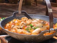 -老滇山寨•云南特色菜•地方菜•民族风情歌舞表演(金碧店)