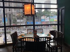 靠窗位-佬麻雀·剁椒鱼头(京基KK One店)