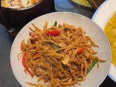 -川流不息·地道川菜·小龙虾(松东路店)