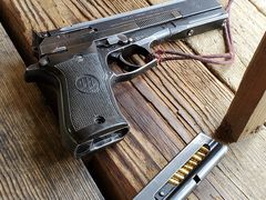 -猎鹰谷实弹射击俱乐部
