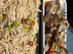 麻辣金针菇-八月美食小馆(银泰城总店)
