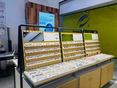 -LOOK眼镜·蔡司依视路配镜(宝山万达店)